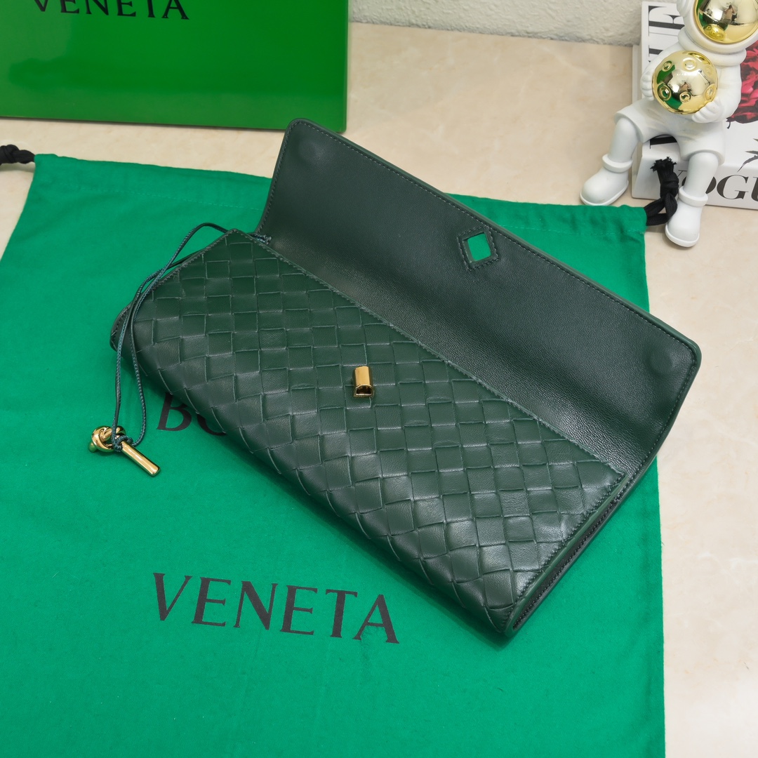 Bottega Veneta Clutch Bags